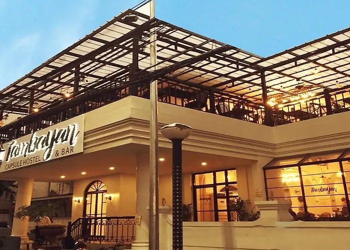 Tambayan Capsule Hostel & Bar Manila